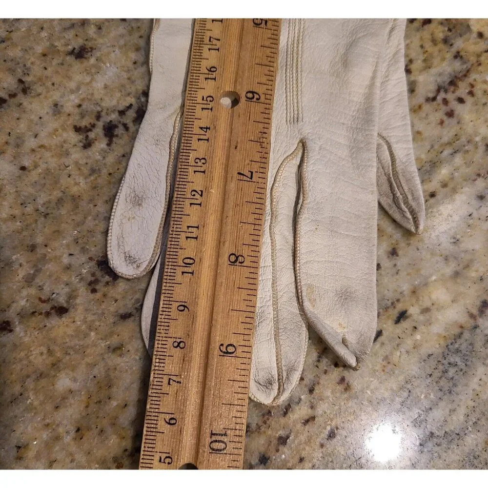 Vintage Size XS-S Off White Leather Thin 9.5